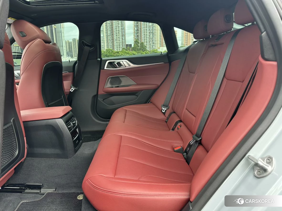BMW i4 2023 Серебристо-серый из Китая