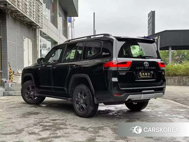 Toyota Land Cruiser (imported) 2023 Черный из Китая