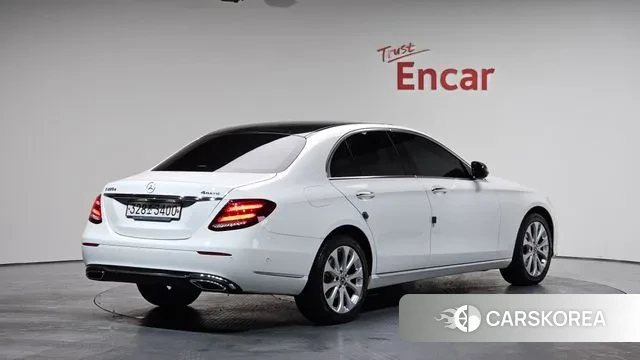 Mercedes-Benz E-Class W213 2020 Белый из Кореи