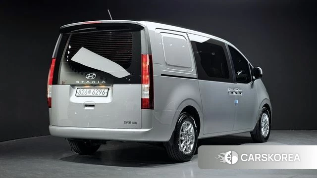 Hyundai Staria 2021 Серебряный из Кореи