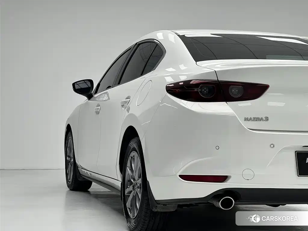 Mazda 3 2023 Белый из Китая