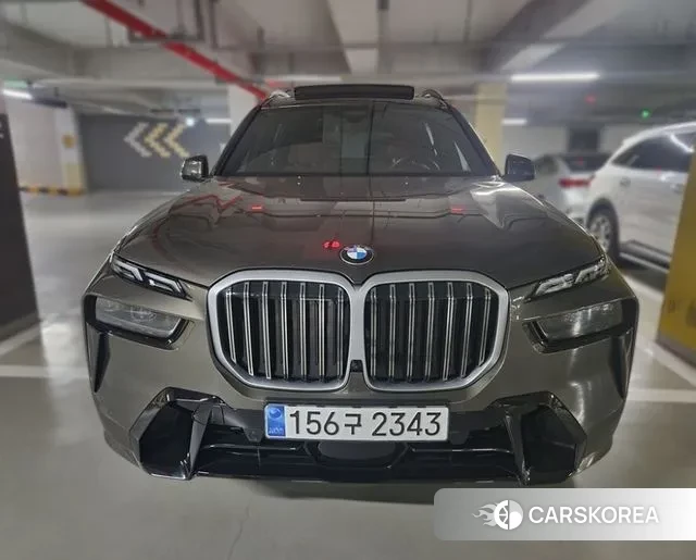 BMW X7 (G07) 2024 Песочный из Кореи