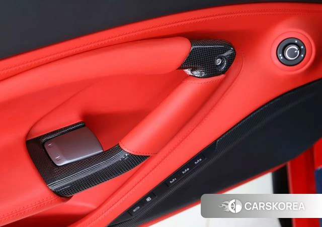 Ferrari F8 2023 Красный из Китая