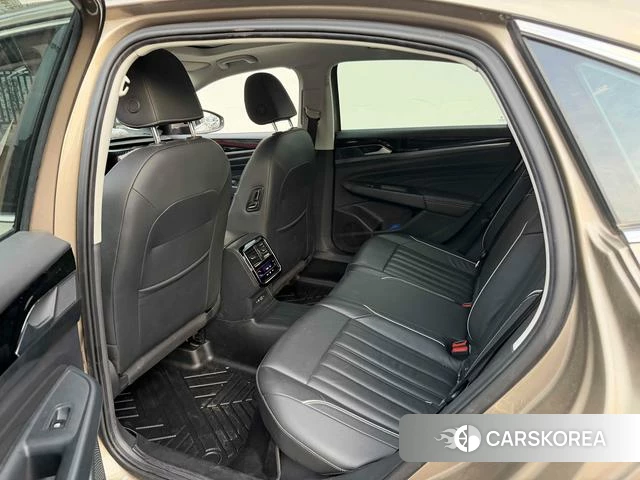 Volkswagen Passat 2022 Шампань из Китая
