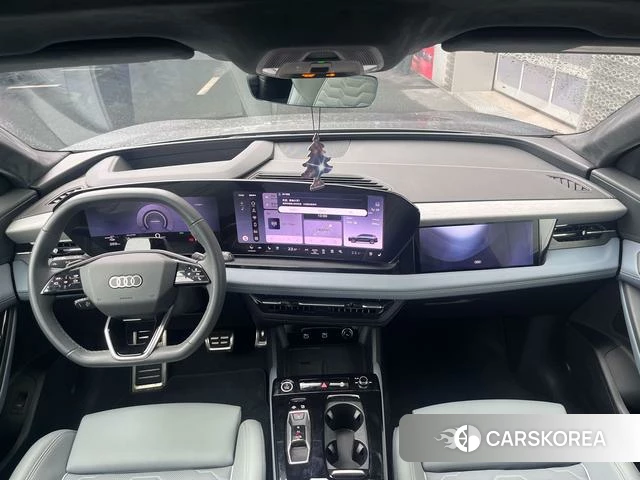 Audi Q6L e-tron 2026 Серебристо-серый из Китая