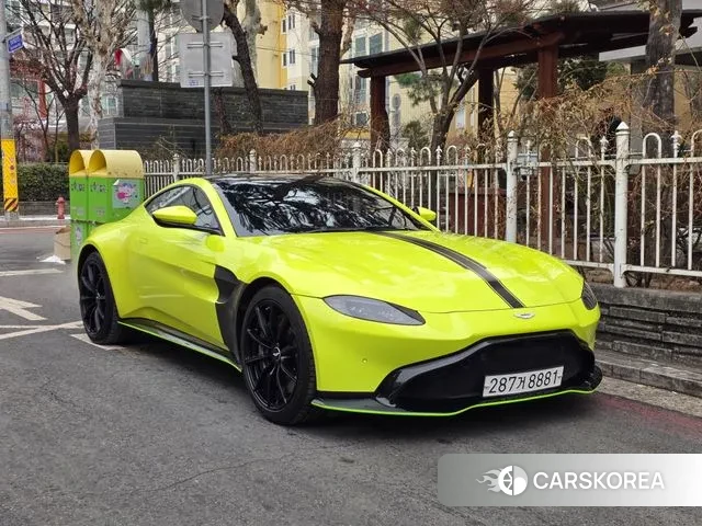 Aston Martin Vantage 2nd Generation 2018 Зеленый из Кореи