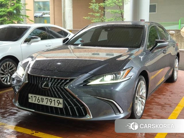 Lexus ES300h 7th generation 2022 Серый из Кореи