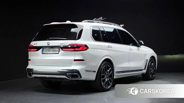 BMW X7 (G07) 2025 Белый из Кореи