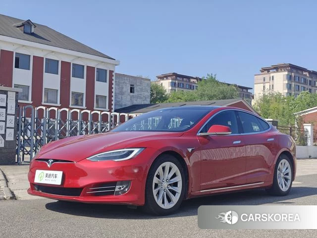 Tesla Model S 2018 Красный из Китая