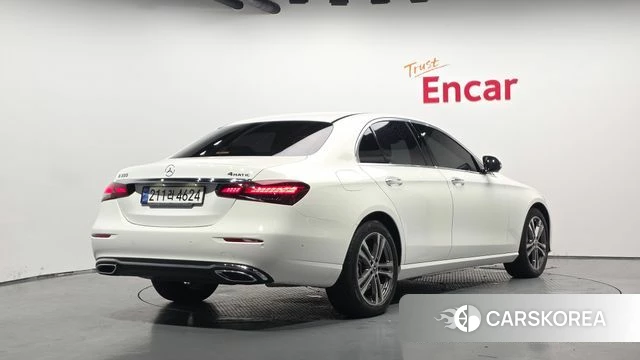 Mercedes-Benz E-Class W213 2022 Белый из Кореи