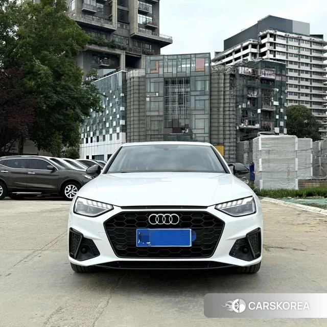 Audi A4L 2022 Белый из Китая