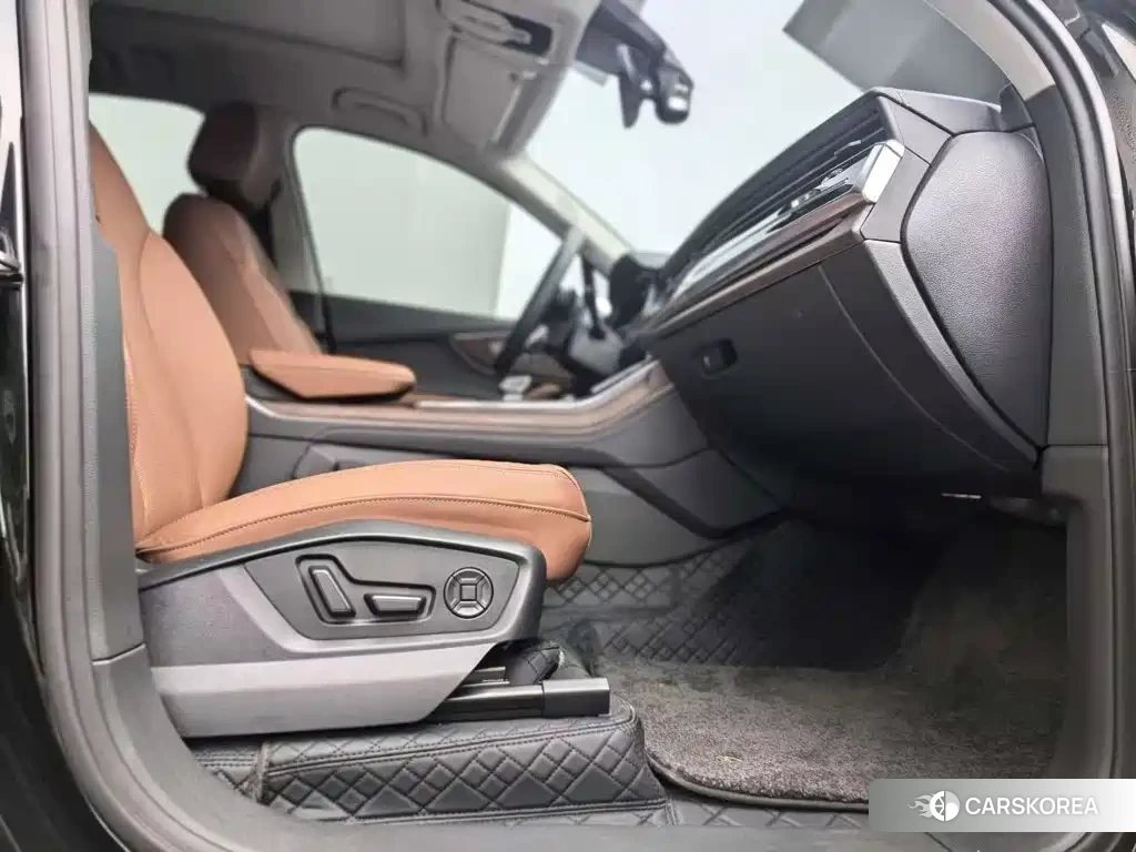 Audi Q7 2026 Черный из Китая