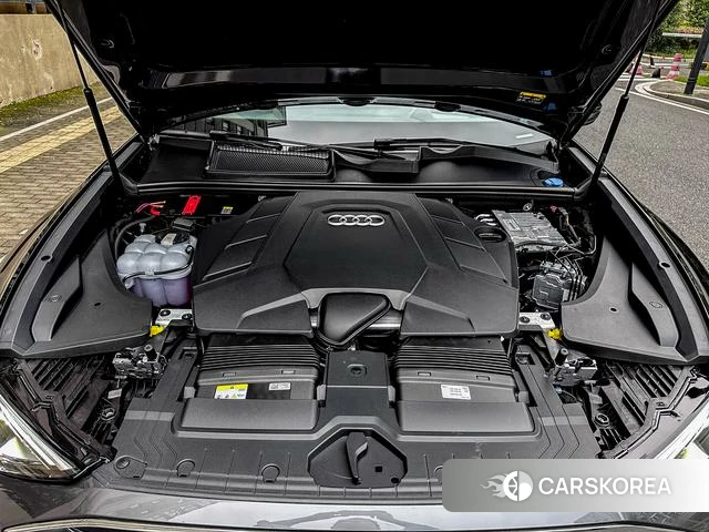 Audi Q8 2025 Черный из Китая