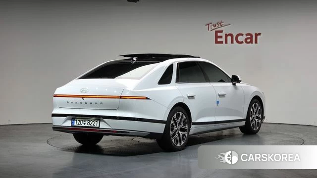 Hyundai Grandeur (GN7) 2024 Белый из Кореи