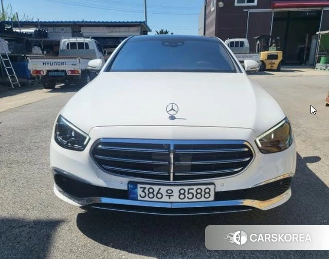Mercedes-Benz E-Class W213 2023 Белый из Кореи