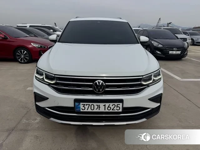 Volkswagen Tiguan second Generation 2023 Белый из Кореи