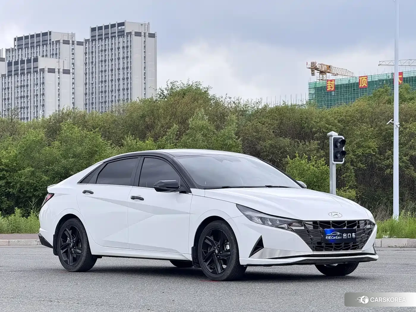Hyundai Elantra 2023 Белый из Китая