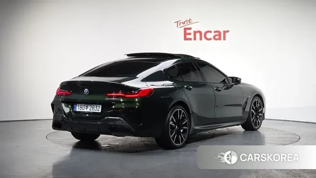 BMW 8 Series (G15) 2023 Зеленый из Кореи