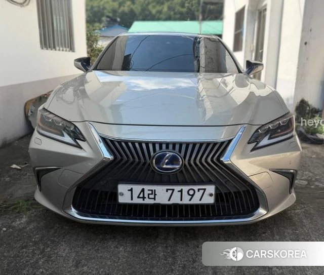Lexus ES300h 7th generation 2019 Серебристо-серый из Кореи