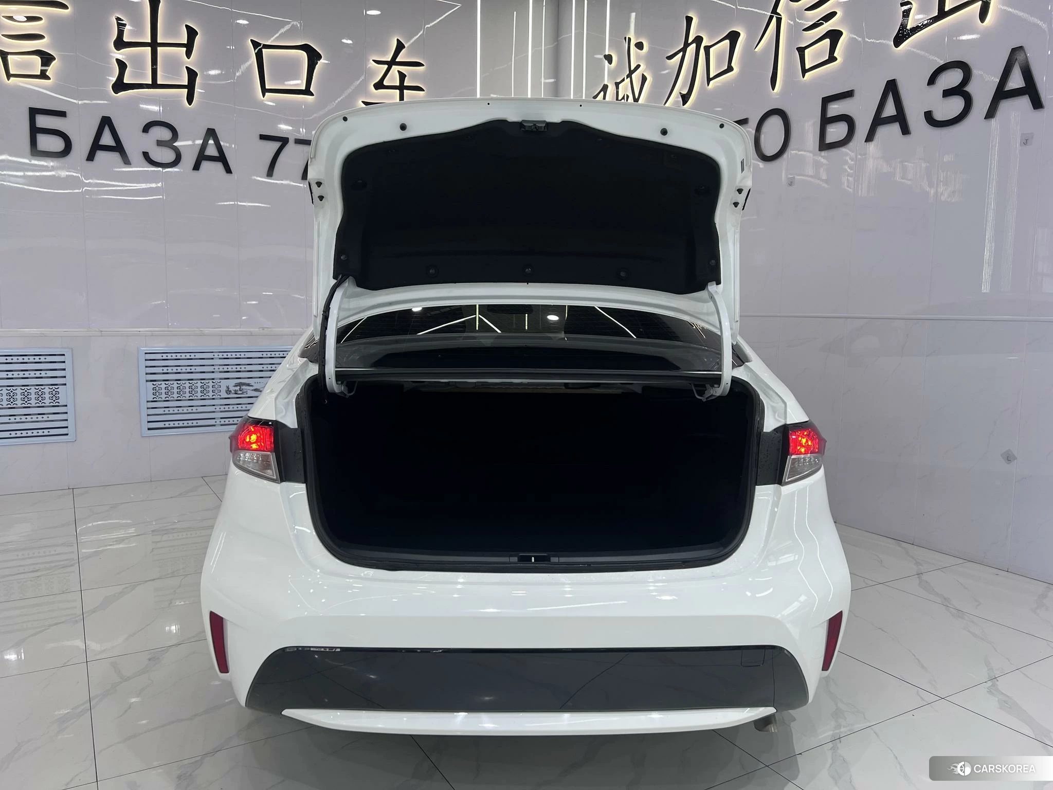 Toyota Lei Ling 2021 Белый из Китая