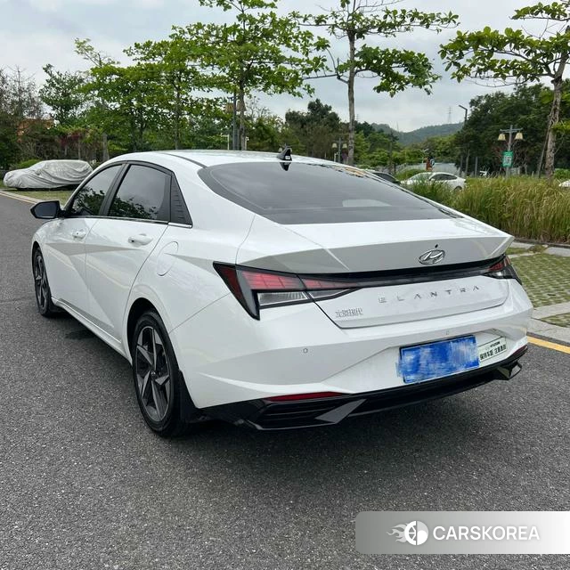 Hyundai Elantra 2023 Белый из Китая