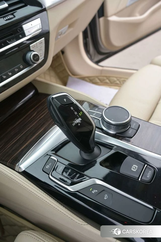 BMW 5 series 2018 Шампань из Китая