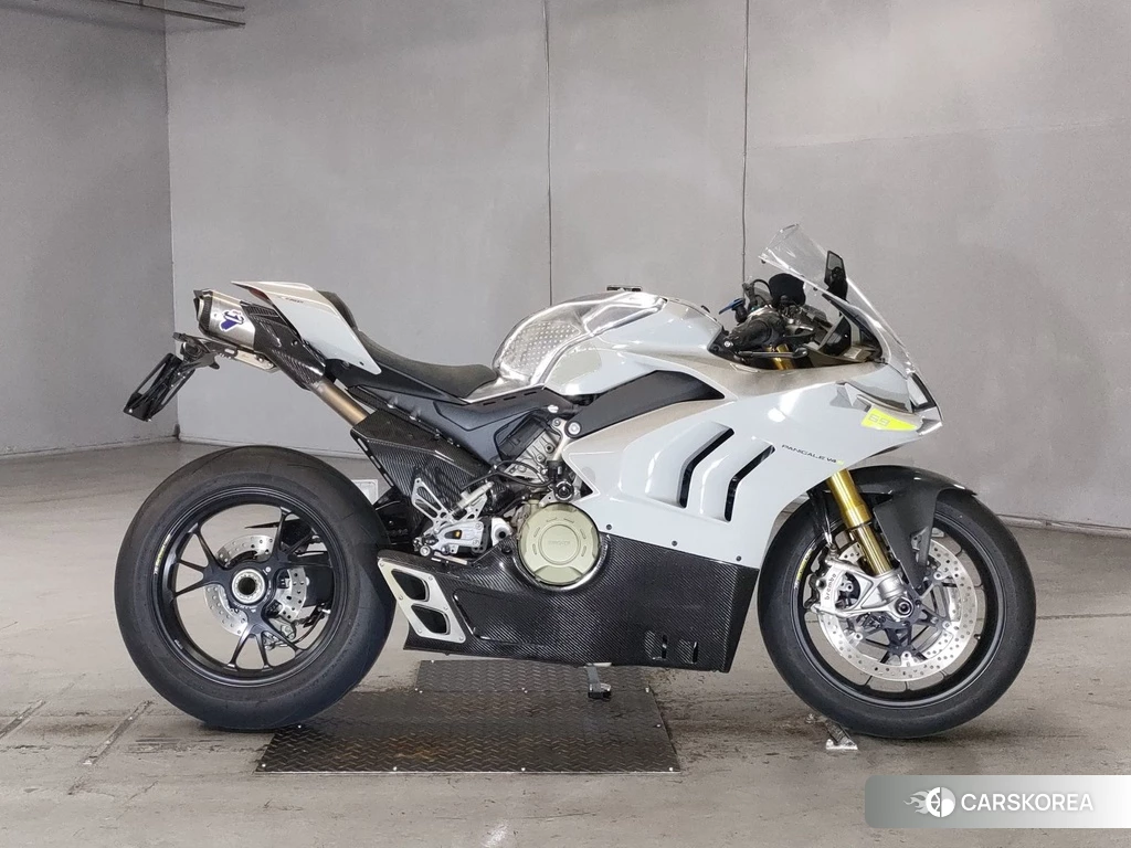 Проданный Ducati PANIGALE V4 S 2021 из Японии