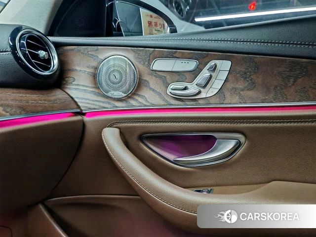 Mercedes-Benz E-class 2021 Черный из Китая