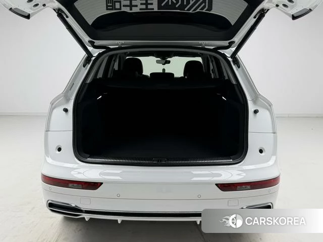 Audi Q5L 2021 Белый из Китая