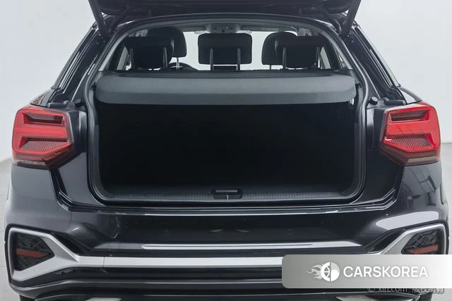 Audi Q2L 2022 Темно-серый из Китая