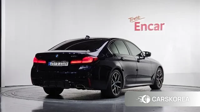 BMW 5 Series (G30) 2023 Черный из Кореи