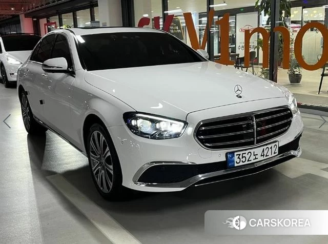 Mercedes-Benz E-Class W213 2023 Белый из Кореи