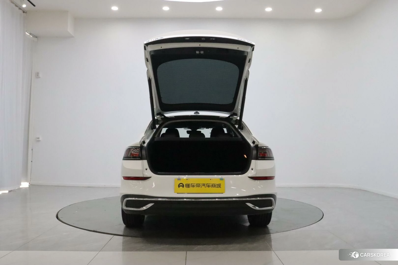 Volkswagen Lamando 2023 Белый из Китая