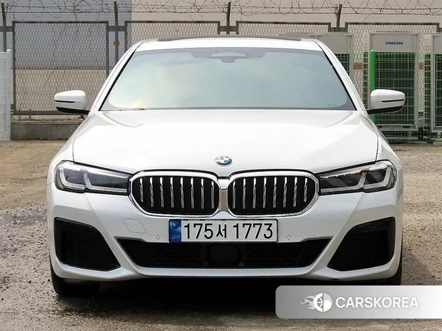 BMW 5 Series (G30) 2023 Белый из Кореи