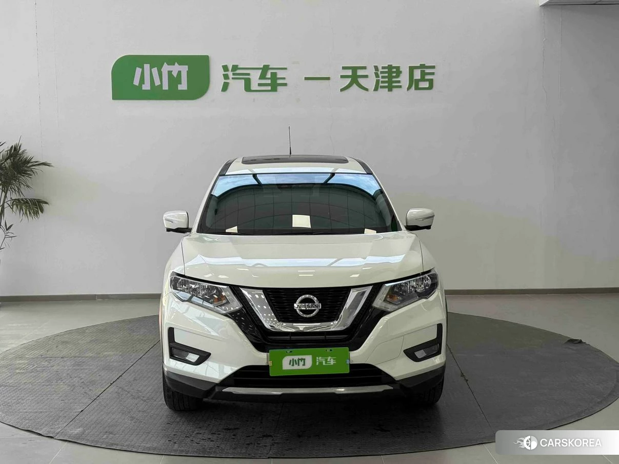 Nissan Qijun 2021 Белый из Китая