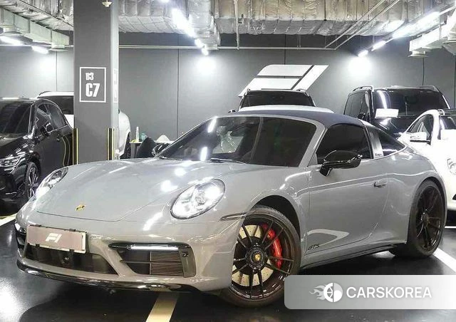 Porsche 911(992) 2023 Серебристо-серый из Кореи