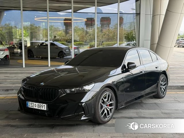 BMW 5 Series (G60) 2025 Черный из Кореи