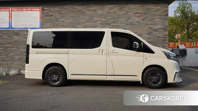 Toyota Hiace 2023 Белый из Китая