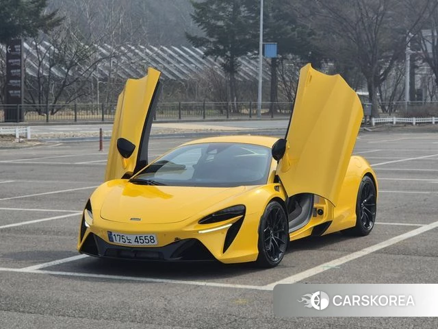 McLaren Artura 2023 Желтый из Кореи