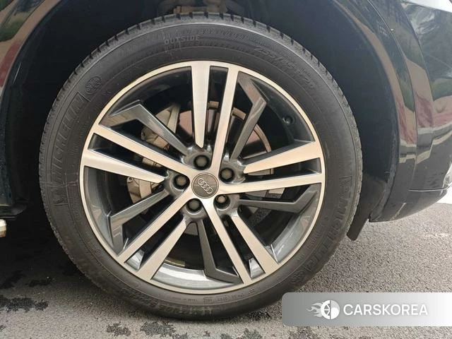Audi Q5L 2021 Черный из Китая