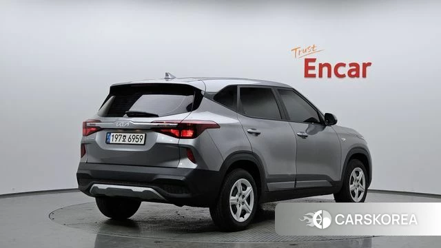 Kia Seltos 2022 Серебряный из Кореи