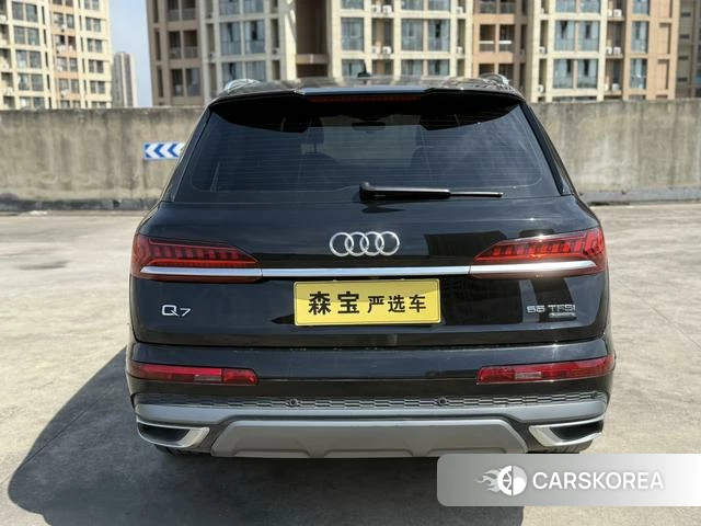Audi Q7 2021 Черный из Китая