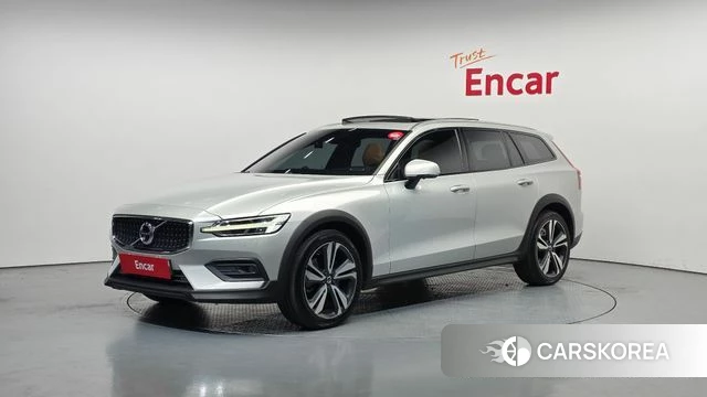 Volvo V60 Cross-Country 2nd Generation 2019 Серебристо-серый из Кореи