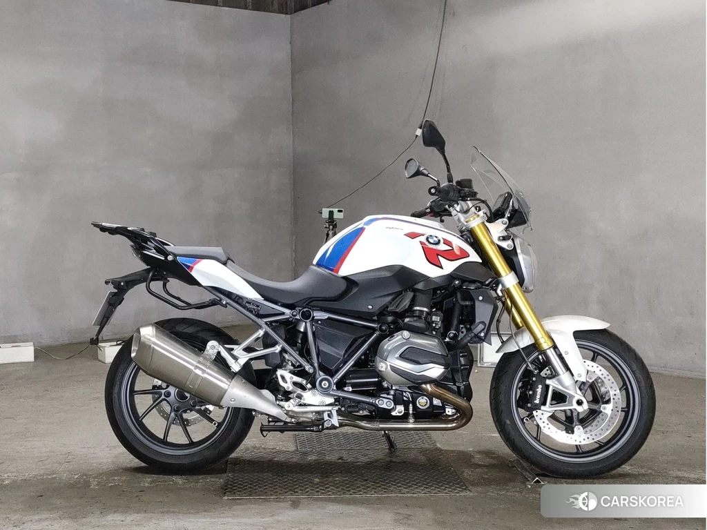 Проданный BMW R1200R 2016 из Японии