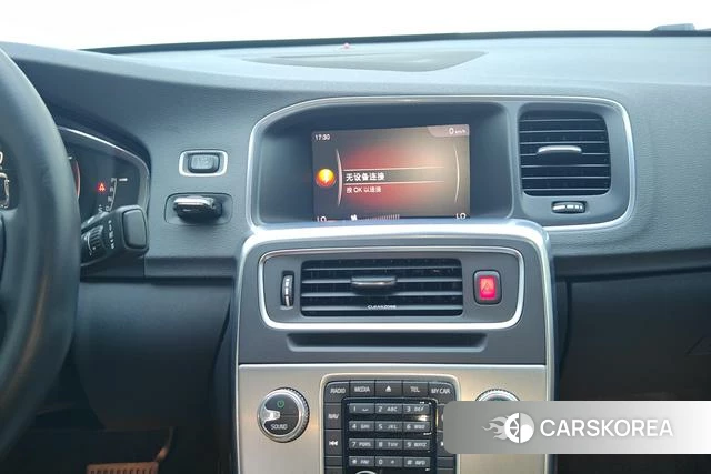 Volvo S60 2018 Темно-серый из Китая