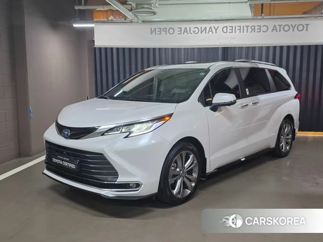Toyota Sienna 4th Generation 2025 Белый из Кореи