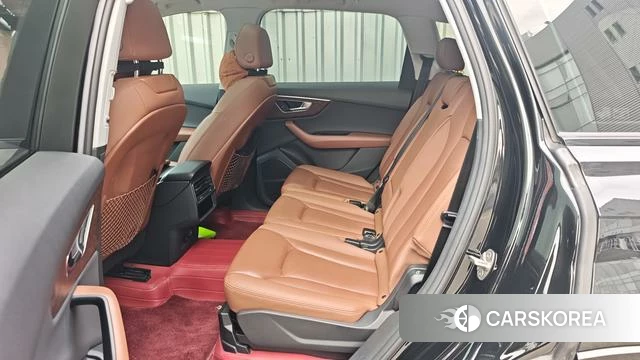 Audi Q7 2022 Черный из Китая