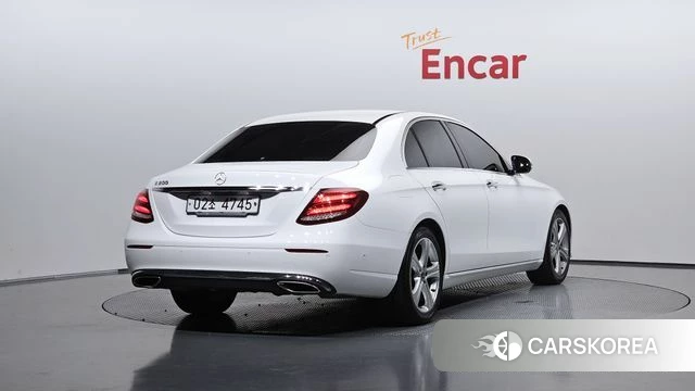Mercedes-Benz E-Class W213 2018 Белый из Кореи