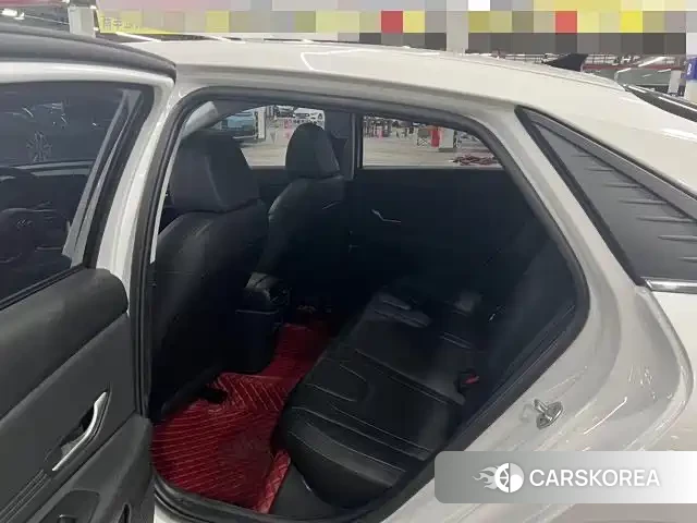 Hyundai Elantra 2023 Белый из Китая