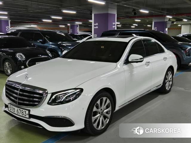 Mercedes-Benz E-Class W213 2018 Белый из Кореи